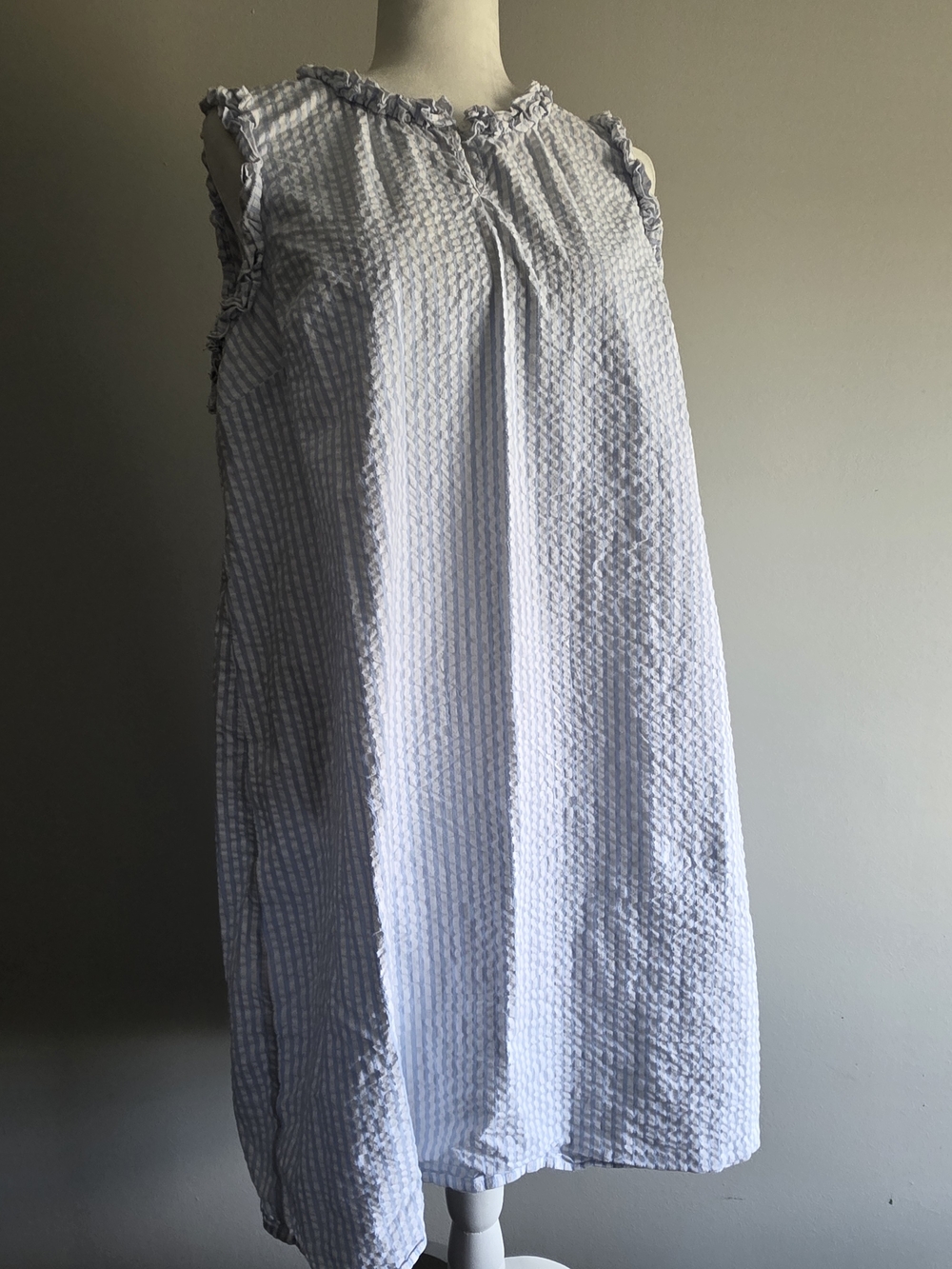 Kim Rogers XL Blue White Seersucker Striped Sleeveless Shift Dress Ruffle